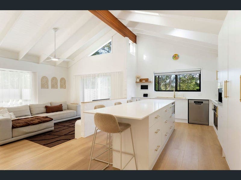1 Dromana Crescent, Helensvale — photo 1 of 5