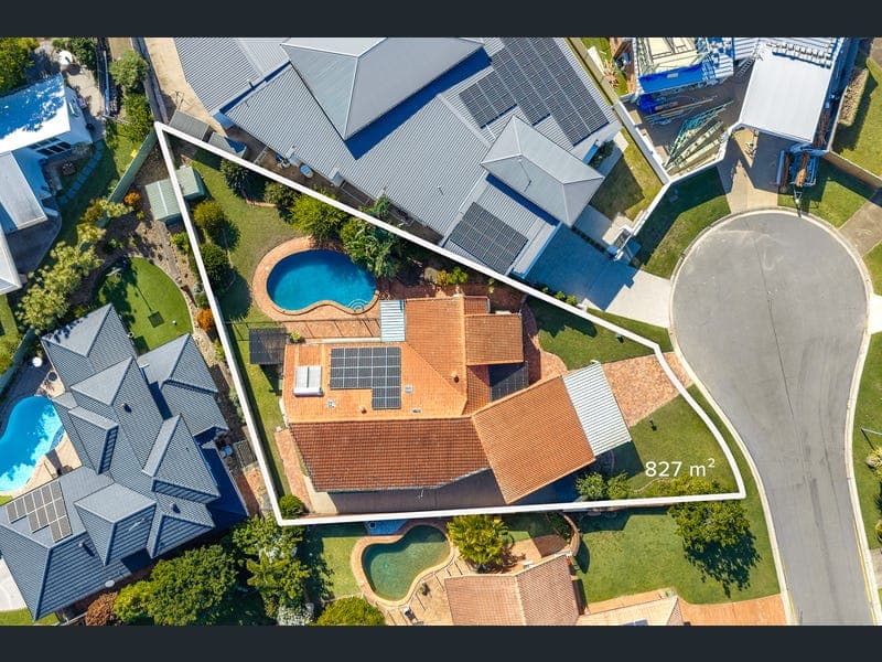 6 Tari Court, Runaway Bay — photo 1 of 5