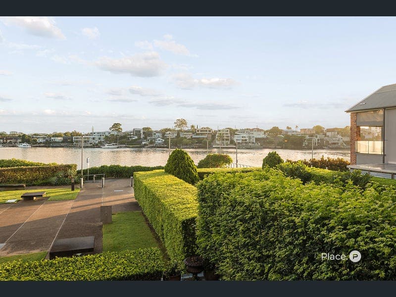 2111/32 Refinery Parade, New Farm — photo 1 of 5