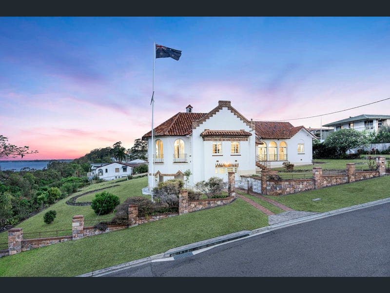 12 Valetta Street, Manly — photo 1 of 5