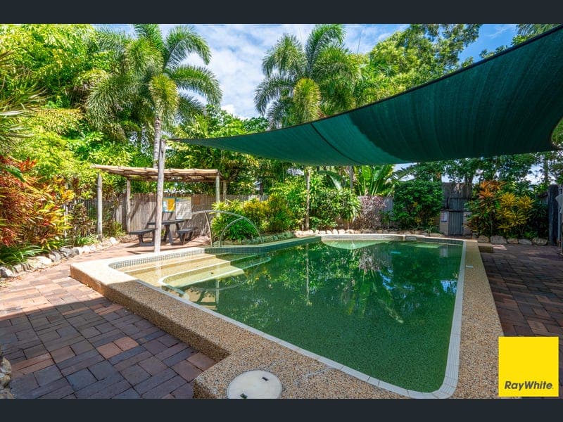 30/21-31 Poinciana Street, Holloways Beach — photo 1 of 5