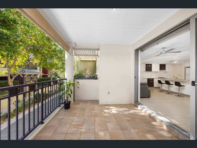 2/3208 Central Place, Carrara — photo 1 of 5