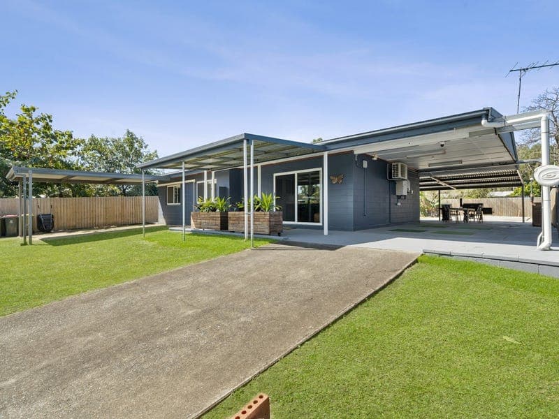 36 Maple Street, Holloways Beach — photo 1 of 5