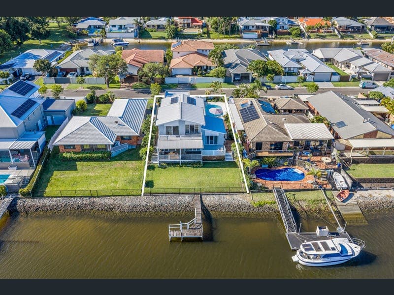 9 Pilot Court, Mermaid Waters — photo 1 of 5
