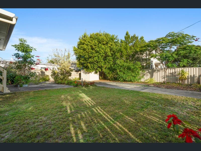 44 Coombabah Road, Biggera Waters — photo 1 of 5