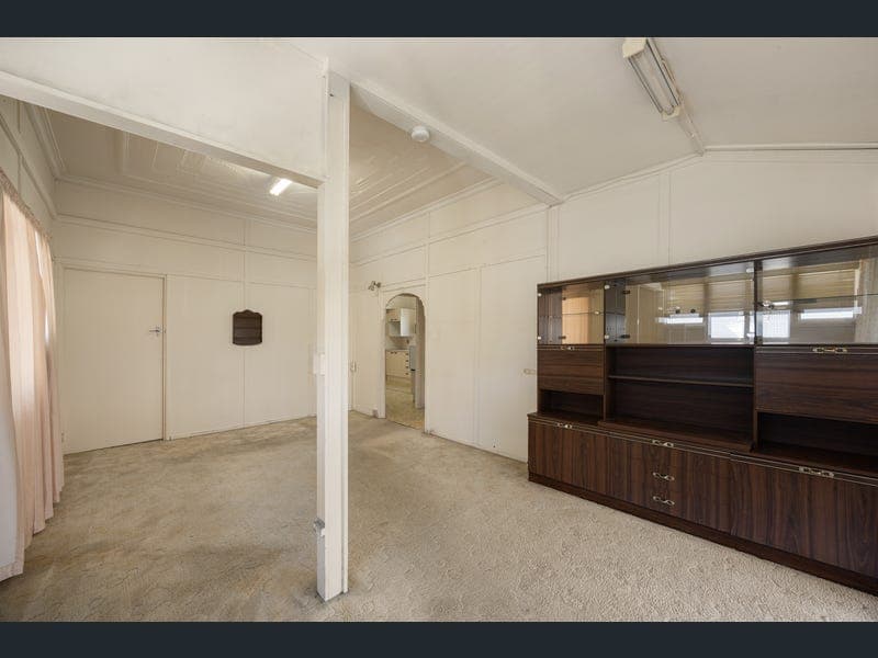 17 Barton Road, Hawthorne — photo 1 of 5