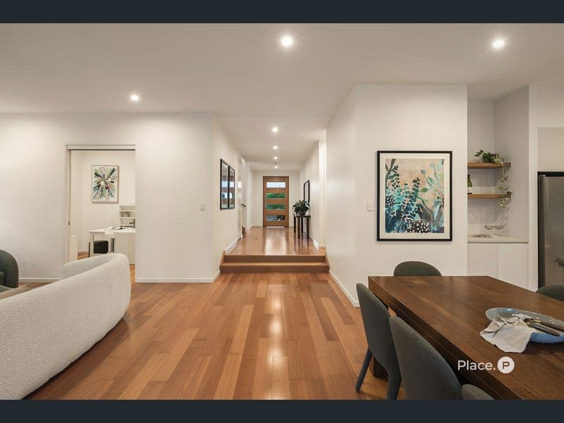 20 McKie Crescent, Cannon Hill — photo 1 of 5
