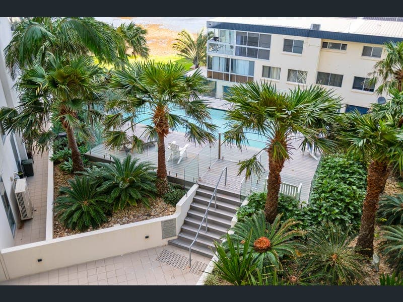 81/36 Woodcliffe Crescent, Woody Point — photo 1 of 5