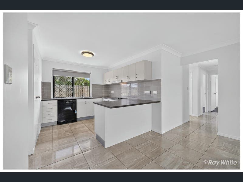 4 Leichhardt Drive, Gracemere — photo 1 of 5