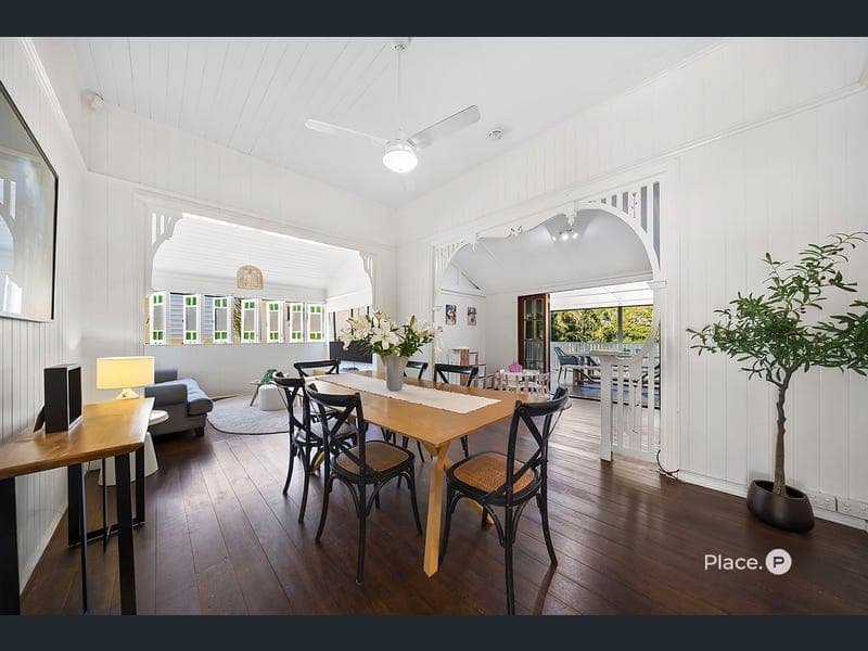 10 Jeffcott Street, Wavell Heights — photo 1 of 5