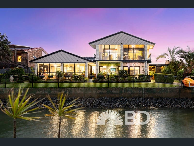 13 Magdalena Court, Banksia Beach — photo 1 of 5