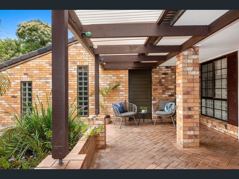 16 Warenda Street, Carina Heights — photo 1 of 5