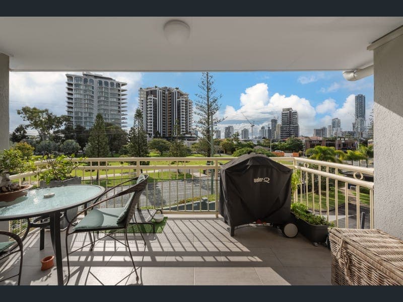 11/74-78 Thomas Drive, Chevron Island — photo 1 of 5