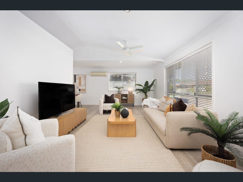 7 Beaumaris Court, Robina — photo 1 of 5