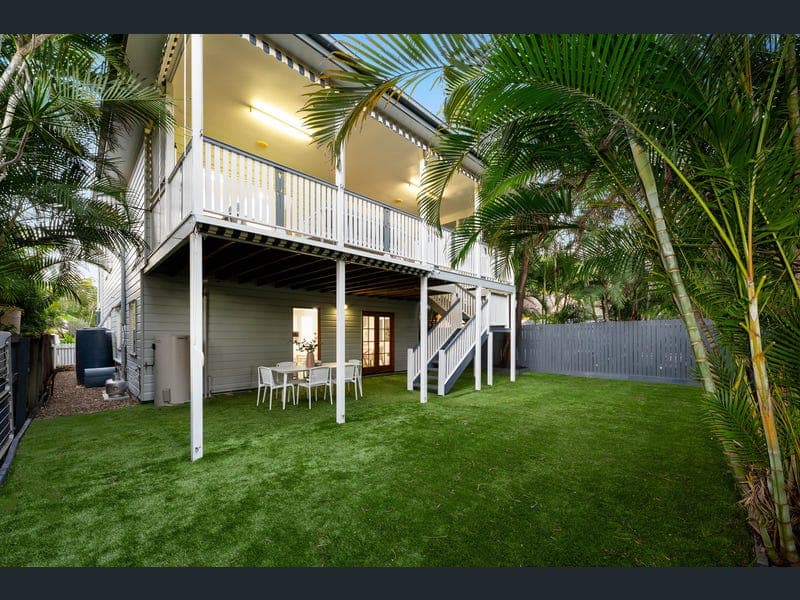26 Landsdowne Street, Coorparoo — photo 1 of 5