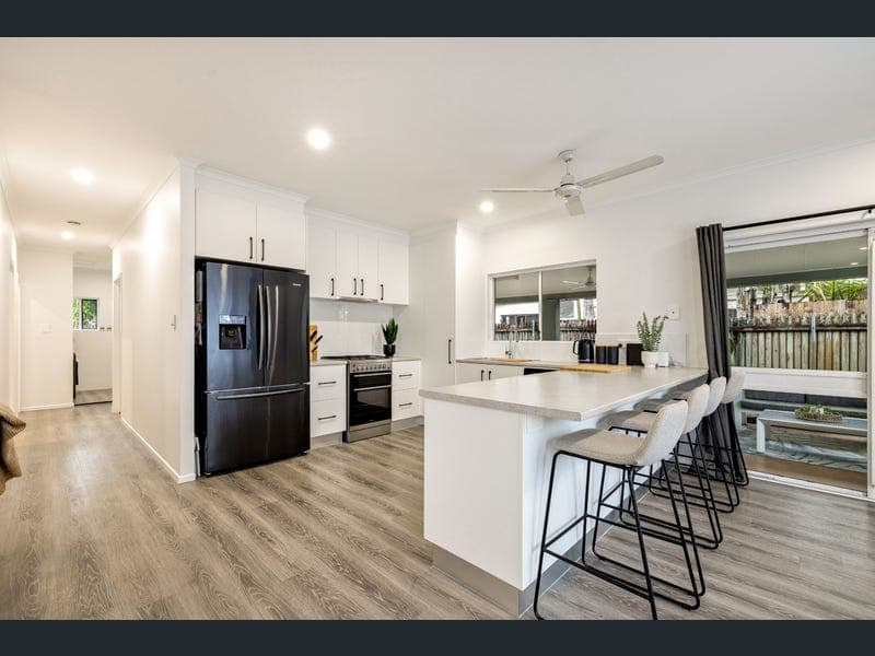 36 Magnolia Street, Holloways Beach — photo 1 of 5