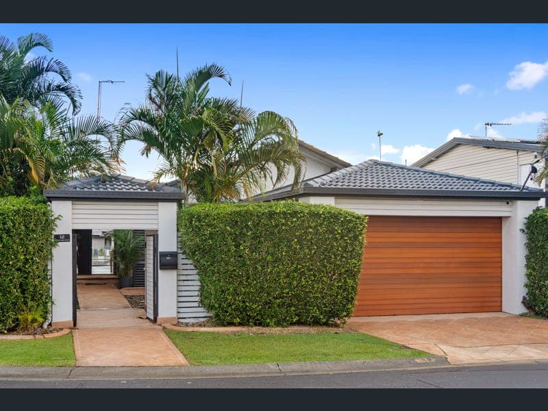12 Monte Vista Court, Broadbeach Waters — photo 1 of 5