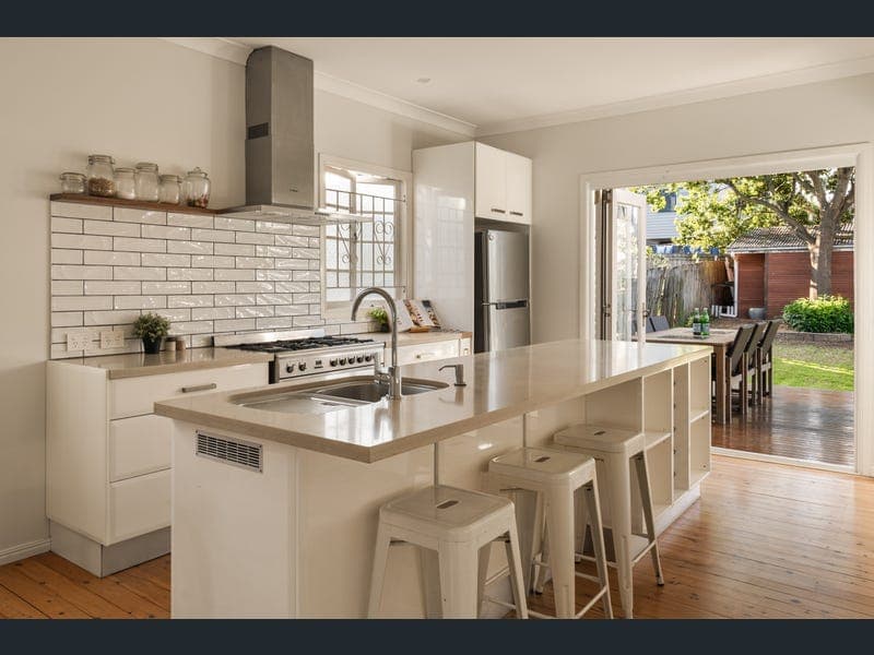 27 Dinmore Street, Moorooka — photo 1 of 5