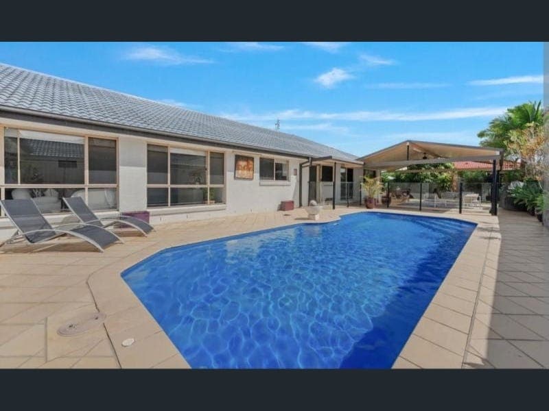 6 Anika Place, Little Mountain — photo 1 of 5