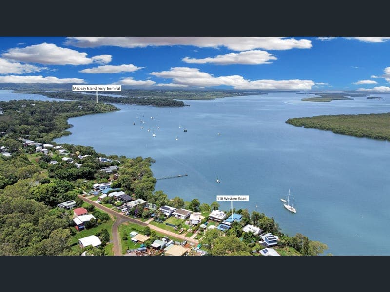 118 Western Road, Macleay Island — photo 1 of 5