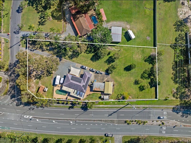 1 Hammond Drive, Gaven — photo 1 of 5