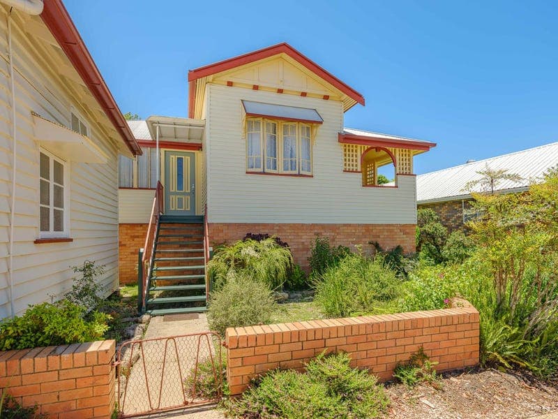 16 ELIZABETH STREET, Kenilworth — photo 1 of 5