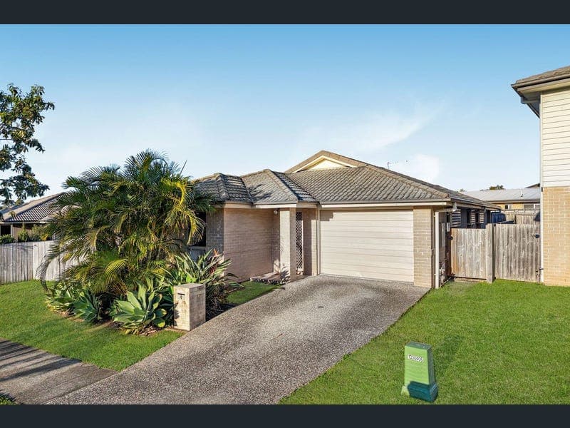 4 Charles Avenue, Pimpama — photo 1 of 5