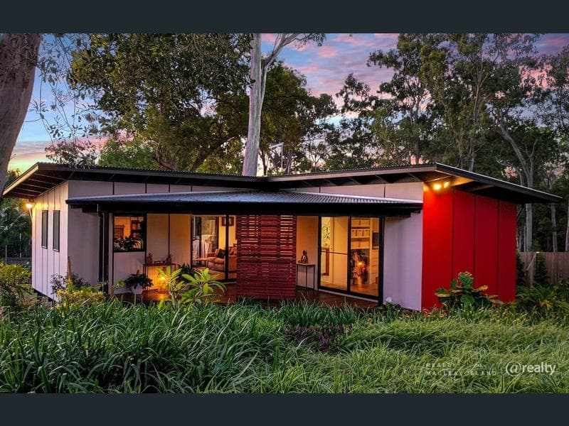 181 Kate Street, Macleay Island — photo 1 of 5