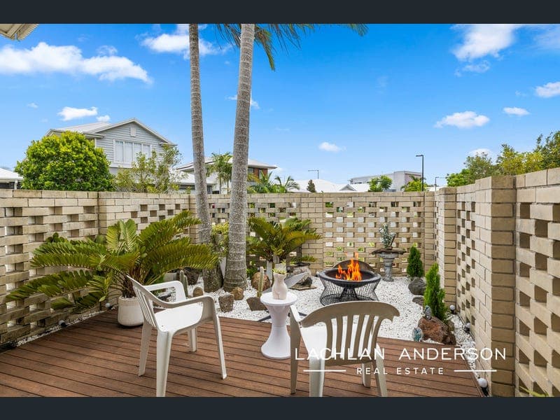 33 Leslie Crescent, Baringa — photo 1 of 5