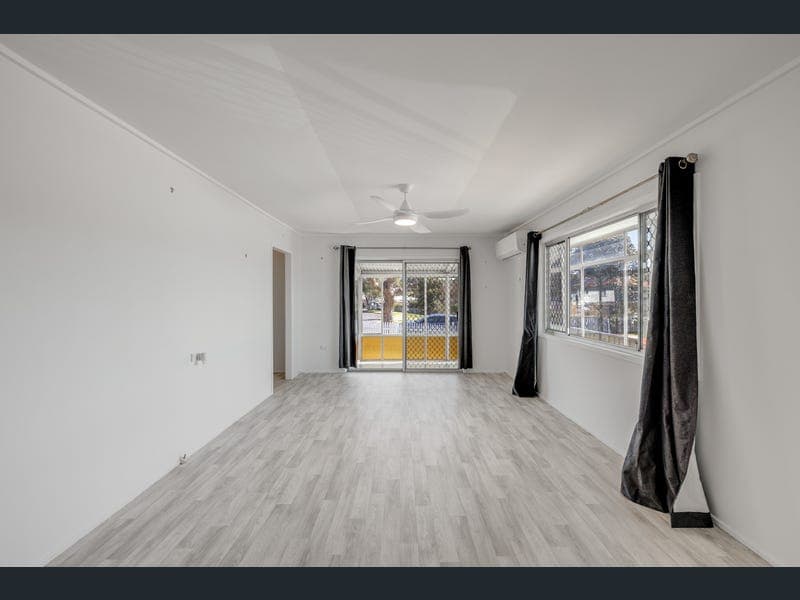 30 Gordon Avenue, Newtown — photo 1 of 5