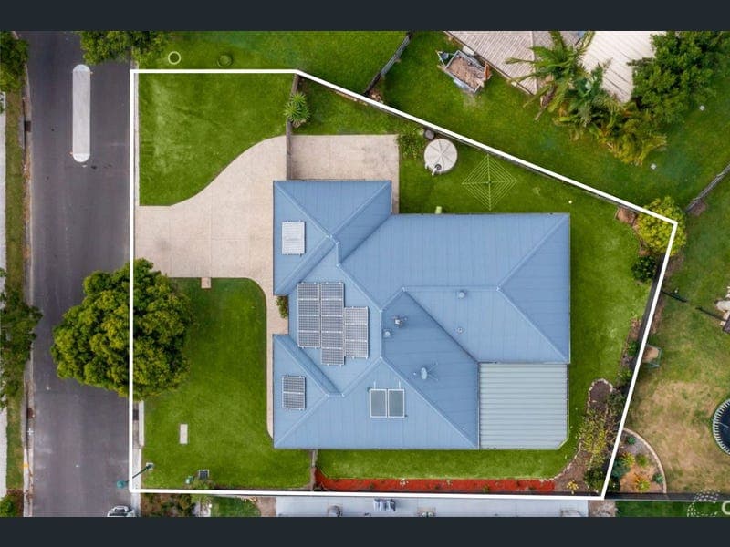 29 Maddock Avenue, Mooloolah Valley — photo 1 of 5