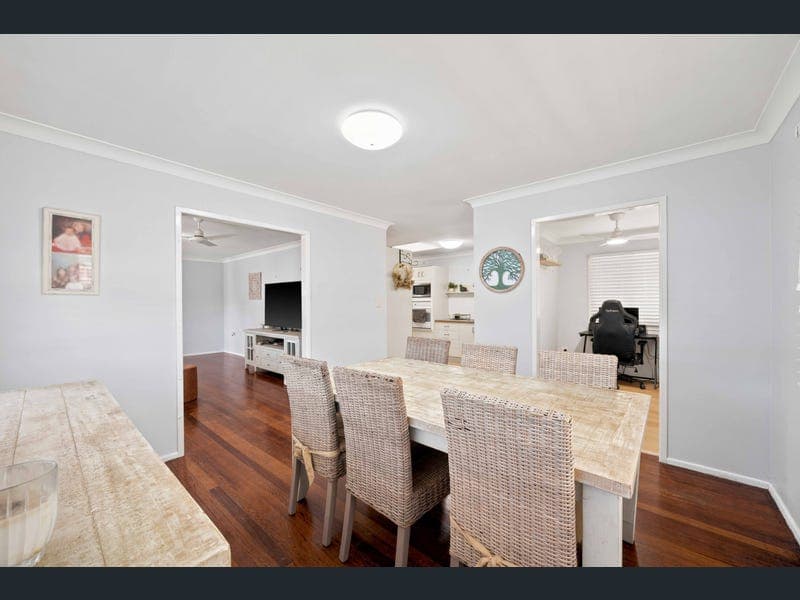 15 Larsen Street, West Gladstone — photo 1 of 5
