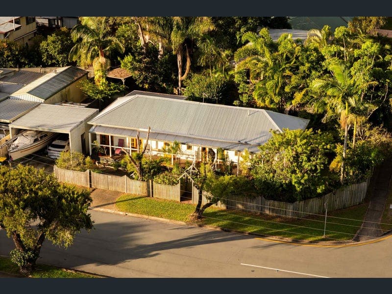 1 Doomba Drive, Bongaree — photo 1 of 5