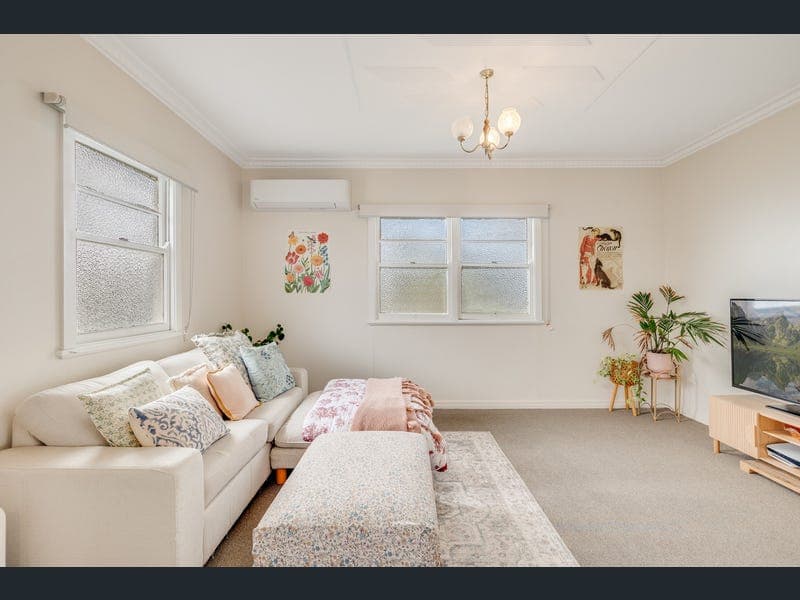 4 Duncraggon Street, South Toowoomba — photo 1 of 5