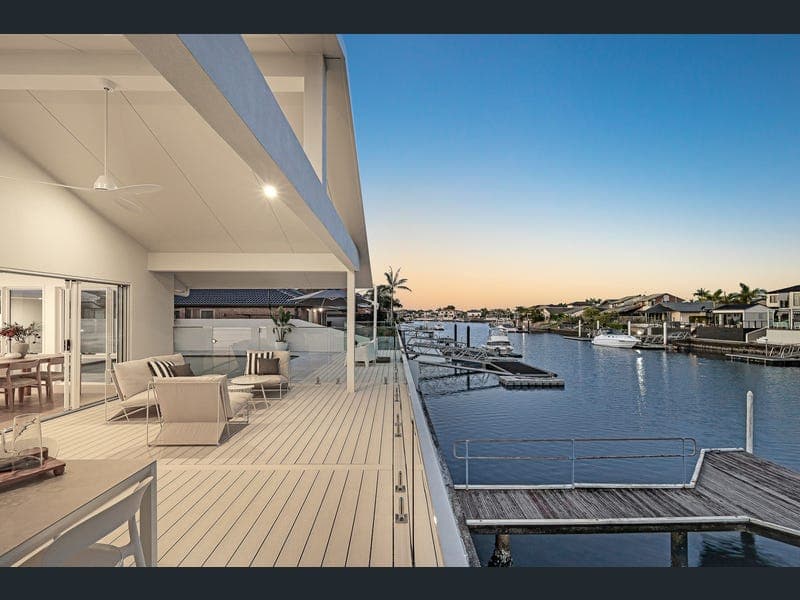 9 Nirvana Court, Runaway Bay — photo 1 of 5