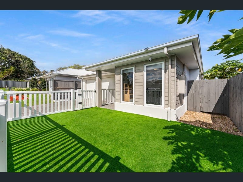 16 Garrick Street, Park Ridge — photo 1 of 5
