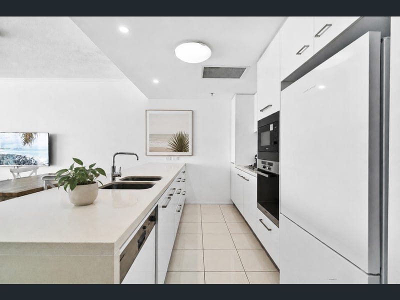 1003/120 Marine Parade, Coolangatta — photo 1 of 5