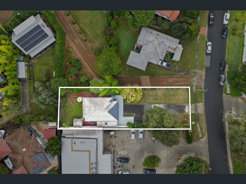 10 Runic Street, Bardon — photo 1 of 5