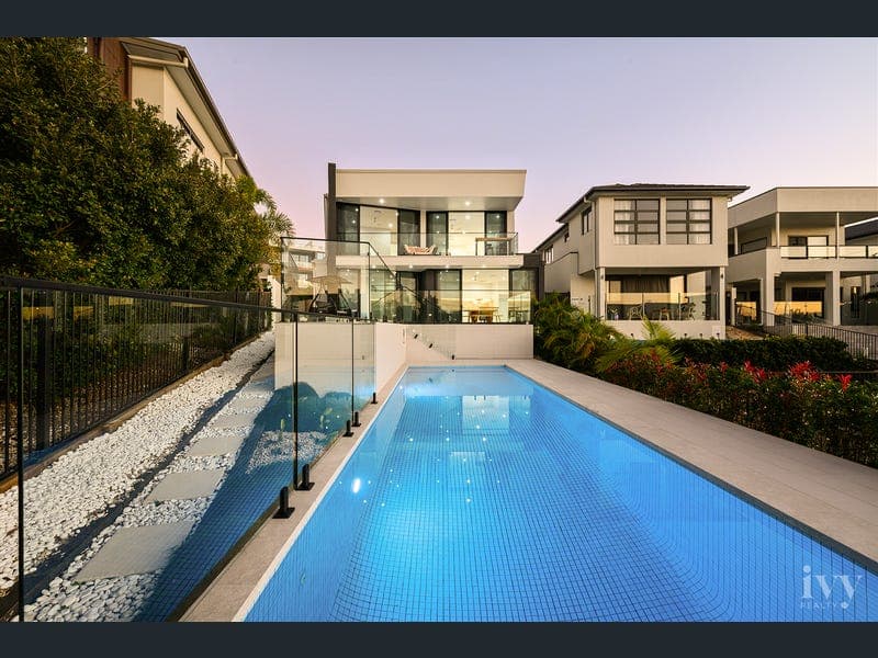5030 Harbourview Drive, Hope Island — photo 1 of 5