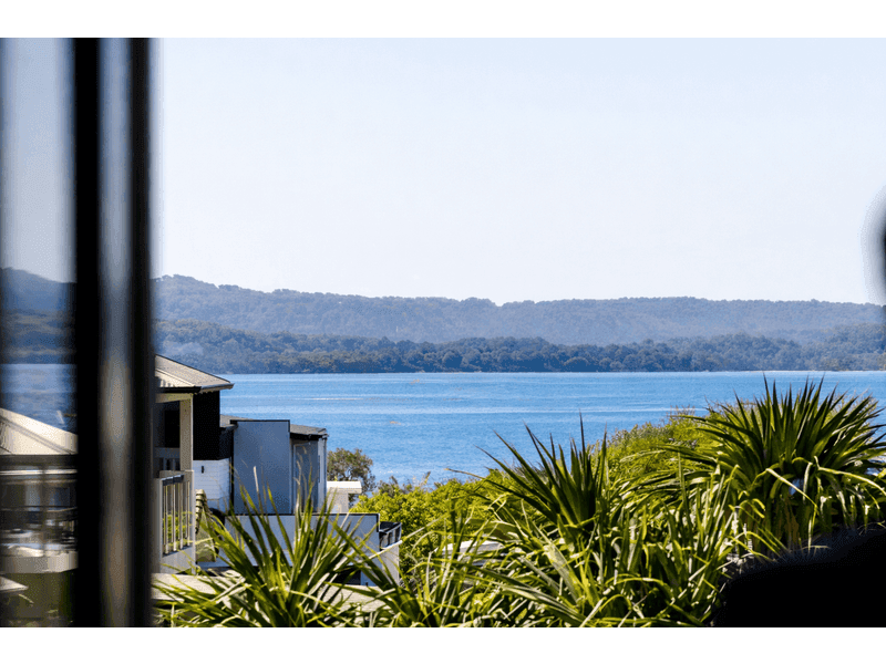 1 Seagrass Place, Redland Bay — photo 1 of 5
