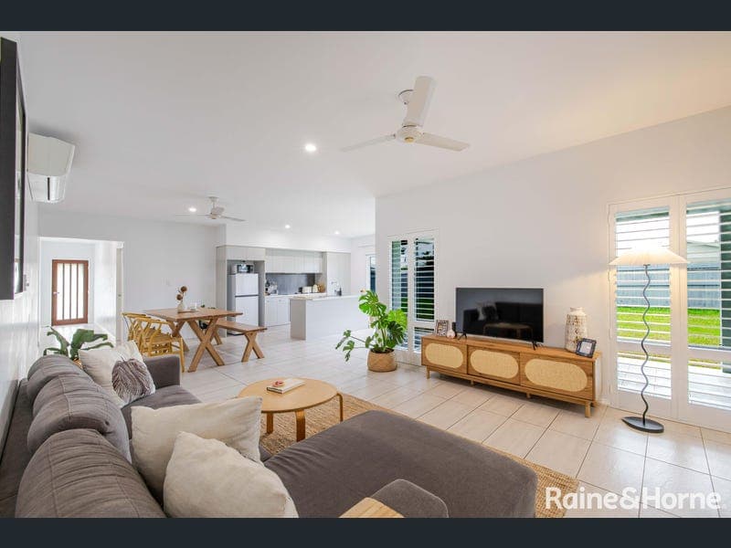 19 Julaji Close, Cooya Beach — photo 1 of 5