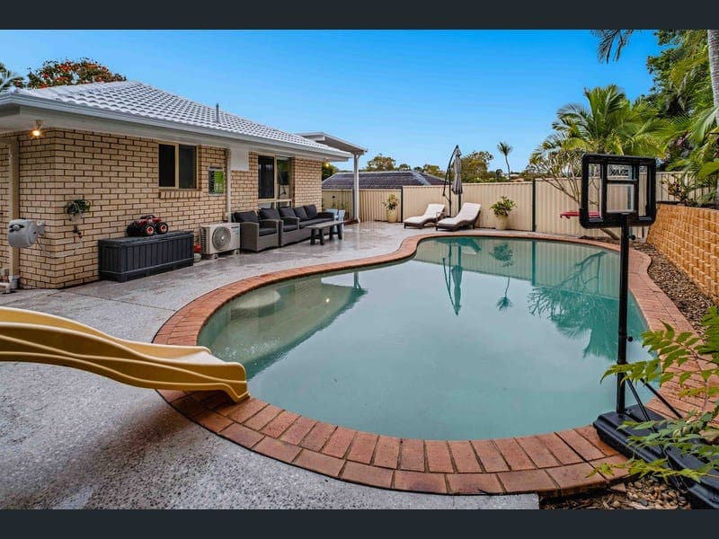 8 Yarraglen Place, Parkwood — photo 1 of 5
