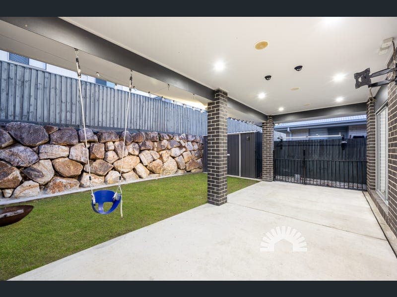 17 Stone Ridge Boulevard, Narangba — photo 1 of 5