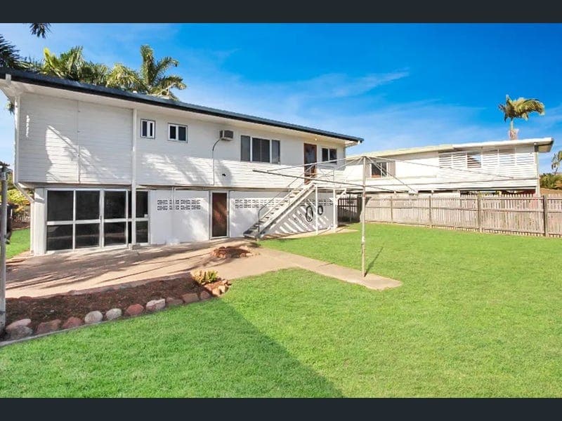 9 Rhodes Street, Heatley — photo 1 of 5