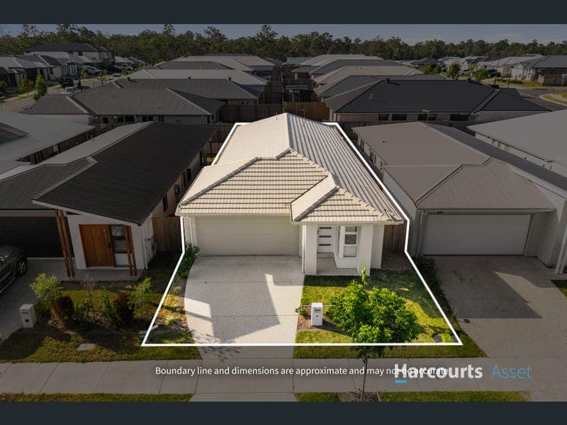 69 Boomi Avenue, South Maclean — photo 1 of 5
