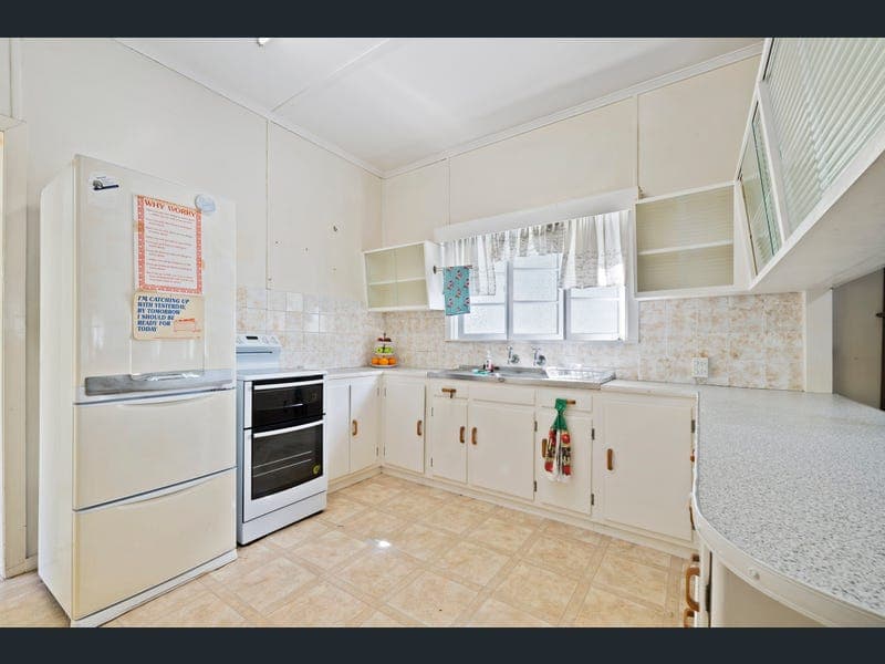 32 Card Street, Berserker — photo 1 of 5