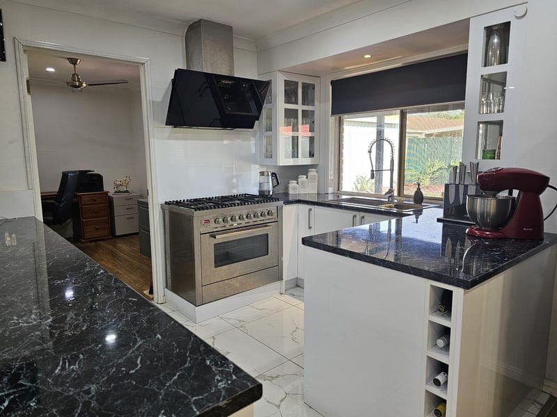 6 Awaba Crt, Deception Bay — photo 1 of 5