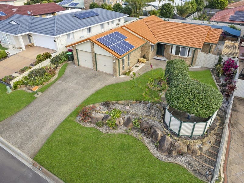 4 Capstan Court, Banksia Beach — photo 1 of 5
