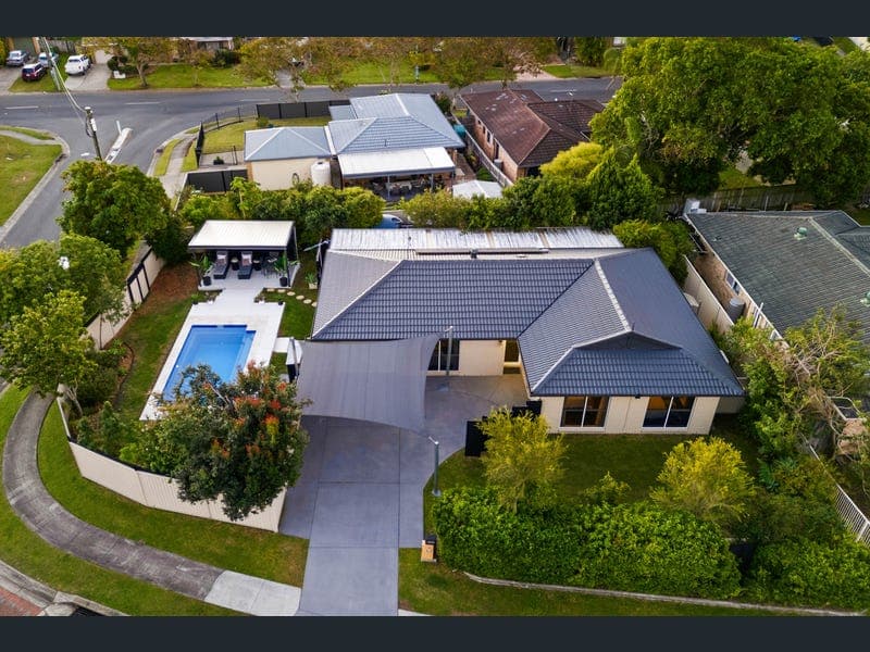 2 Mooloolah Court, Hillcrest — photo 1 of 5