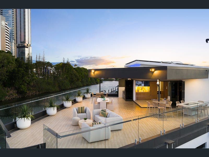 20 Lakeland Key, Broadbeach Waters — photo 1 of 5